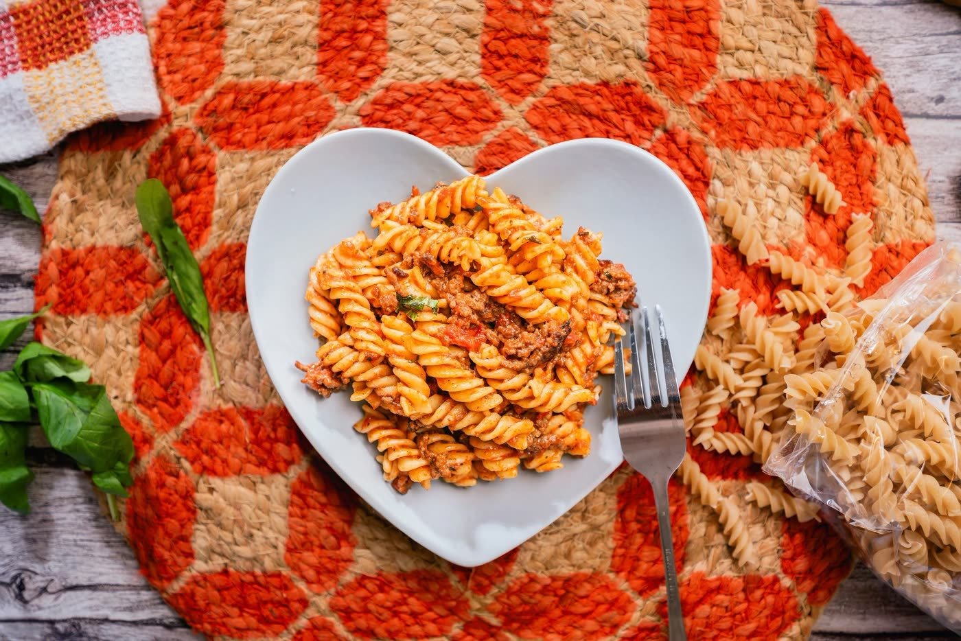 A plate of Aladey Fusilli with a meat sauce, beside the 300 g pack